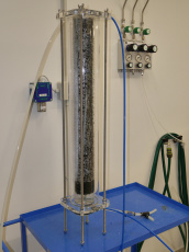Anaerobic reactor implementing attached-growth system