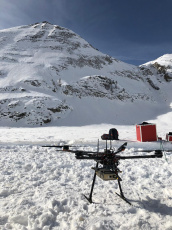 Antenna georadar  GSSI 900 MHz installata su drone